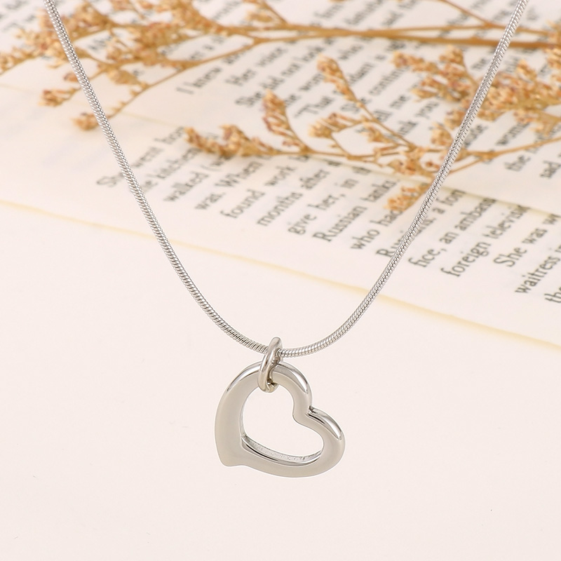 Titanium Steel 18K Gold Plated Simple Style Plating Heart Shape Pendant Necklace display picture 10
