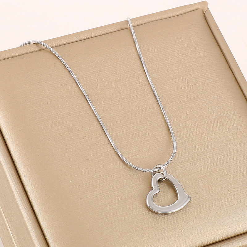 Titanium Steel 18K Gold Plated Simple Style Plating Heart Shape Pendant Necklace display picture 13