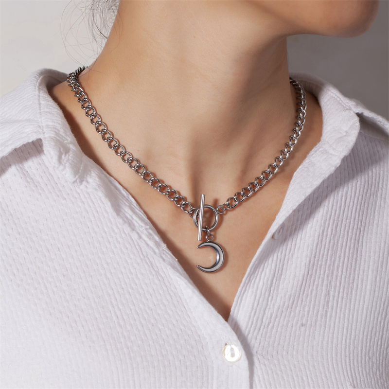 Simple Style Classic Style Moon Stainless Steel Pendant Necklace In Bulk display picture 2