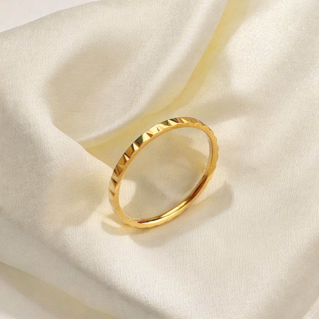 Classical Handmade Romantic Gear Stainless Steel Asymmetrical Plating Pleated 18k Gold Plated Rings display picture 3