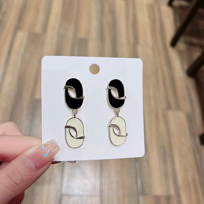 1 Pair Lady Modern Style Color Block Enamel Plating Alloy 24k Gold Plated Drop Earrings display picture 2