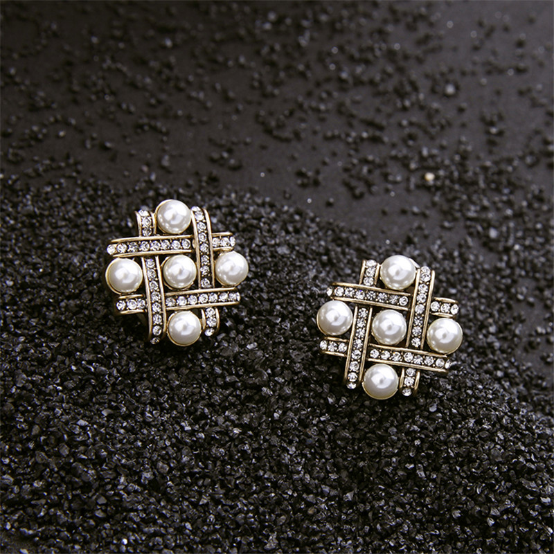 1 Pair Simple Style Square Inlay Alloy Pearl Zircon Gold Plated Ear Studs display picture 6