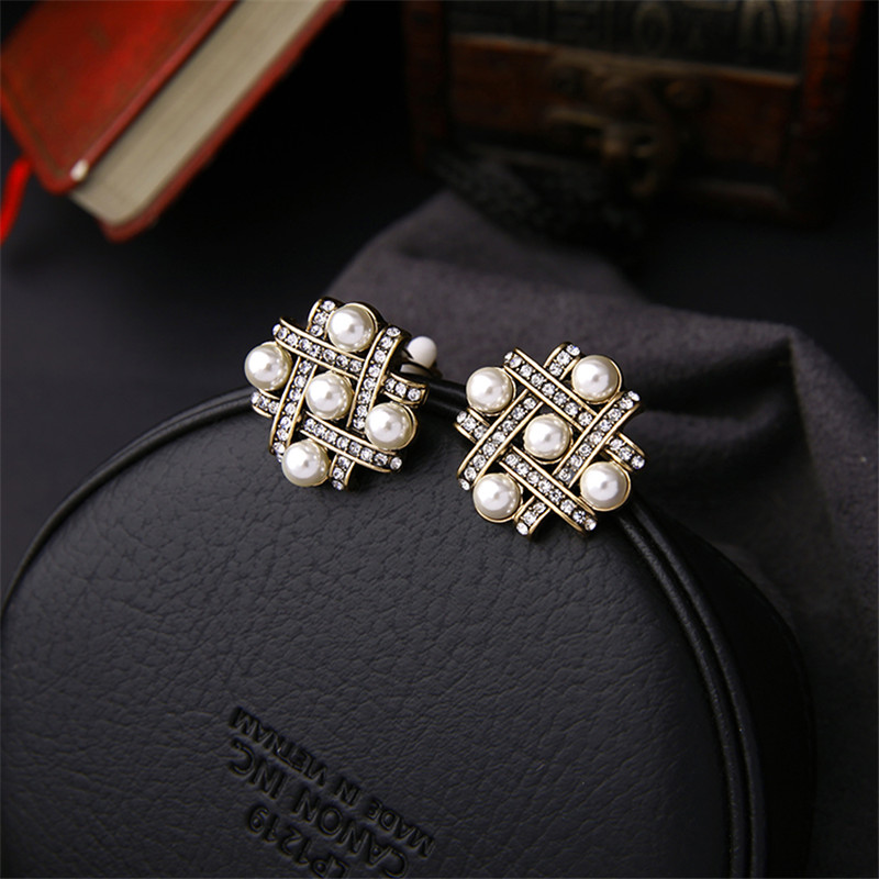 1 Pair Simple Style Square Inlay Alloy Pearl Zircon Gold Plated Ear Studs display picture 7