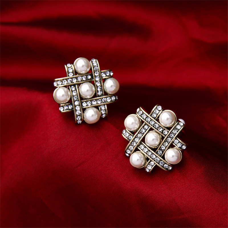 1 Pair Simple Style Square Inlay Alloy Pearl Zircon Gold Plated Ear Studs display picture 8