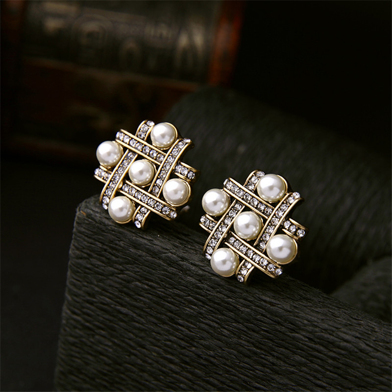 1 Pair Simple Style Square Inlay Alloy Pearl Zircon Gold Plated Ear Studs display picture 9