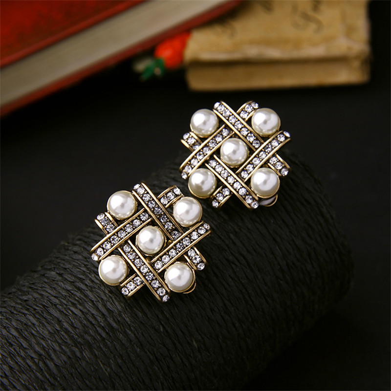 1 Pair Simple Style Square Inlay Alloy Pearl Zircon Gold Plated Ear Studs display picture 5