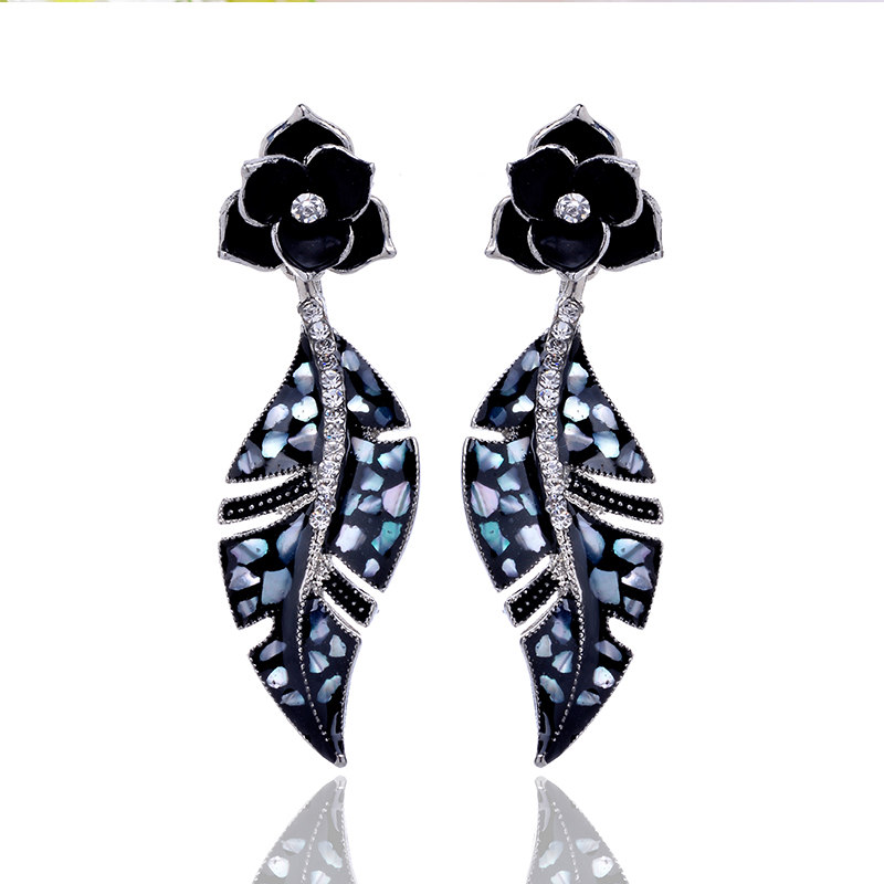 1 Pair Ig Style Leaves Flower Spray Paint Plating Inlay Alloy Rhinestones Gold Plated Drop Earrings display picture 1