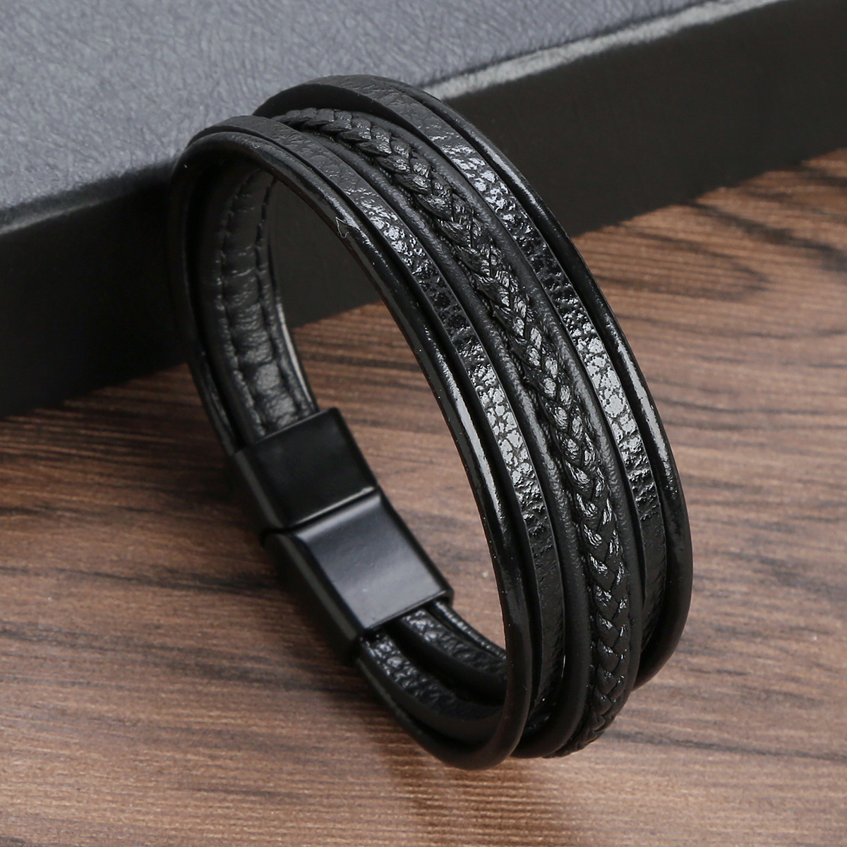 Vintage Style Solid Color Solid Color Pu Leather Alloy Handmade Men's Bracelets display picture 1