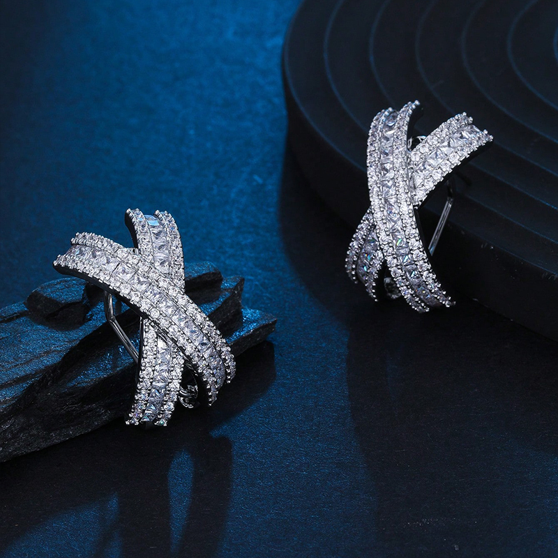 1 Pair Elegant Luxurious Shiny Letter Inlay Copper Zircon Ear Cuffs display picture 2