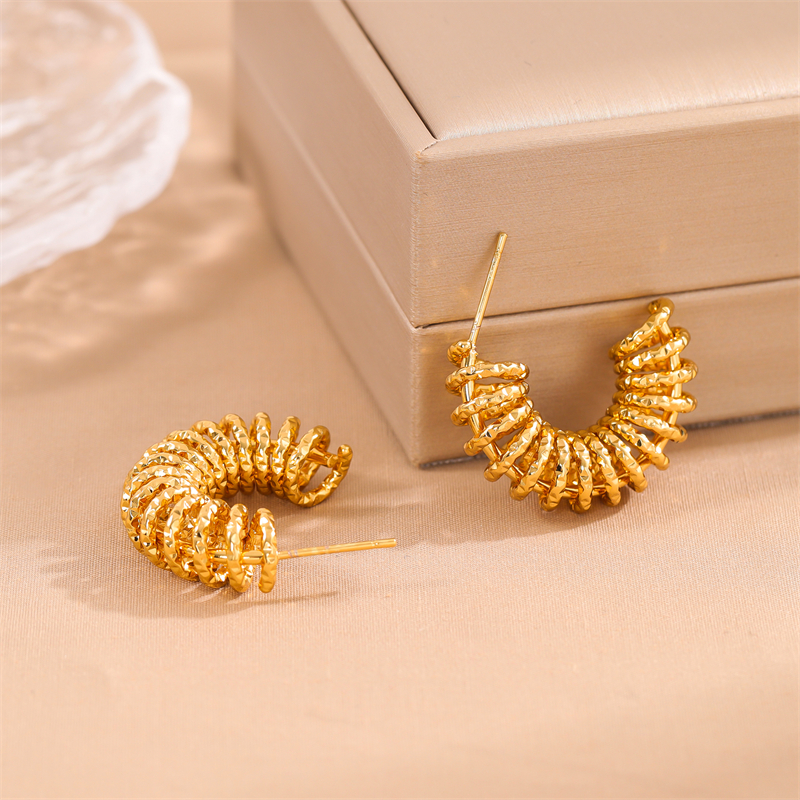 1 Pair Retro Simple Style C Shape Solid Color Plating Stainless Steel 18K Gold Plated Ear Studs display picture 3