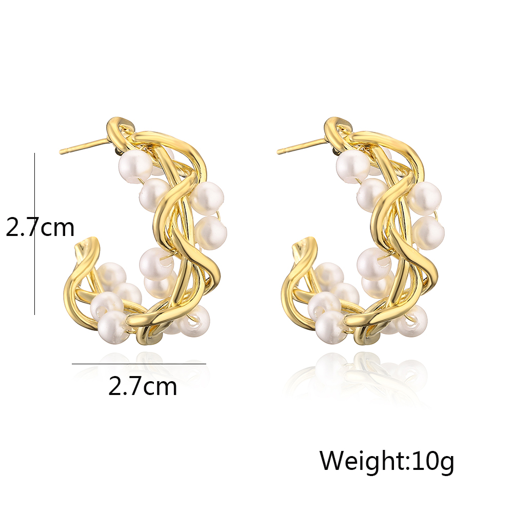 1 Paire Style Simple Commuer Forme C Incruster Le Cuivre Perles Artificielles Plaqué Or 18k Des Boucles D'oreilles display picture 1