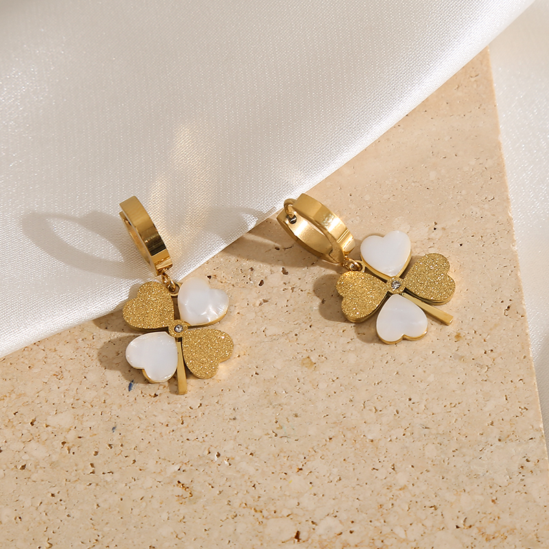 1 Pair Cute Bridal Four Leaf Clover Plating Carving 316 Stainless Steel  14K Gold Plated Earrings Ear Studs display picture 6
