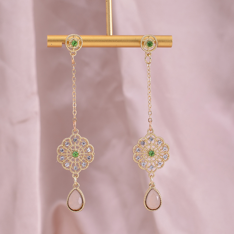 1 Pair Sweet Artistic Water Droplets Tassel Lotus Hollow Out Inlay Alloy Rhinestones Drop Earrings display picture 3