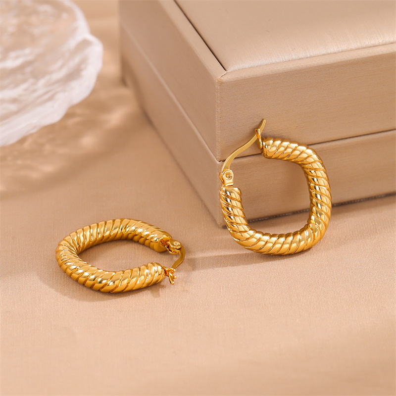 1 Par Estilo Simple Irregular Ronda Enchapado Acero Inoxidable Chapados en oro de 18k Pendientes display picture 3