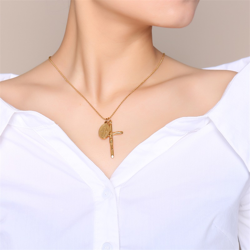 201 Stainless Steel Gold Plated Vintage Style Roman Style Plating Cross Pendant Necklace display picture 2