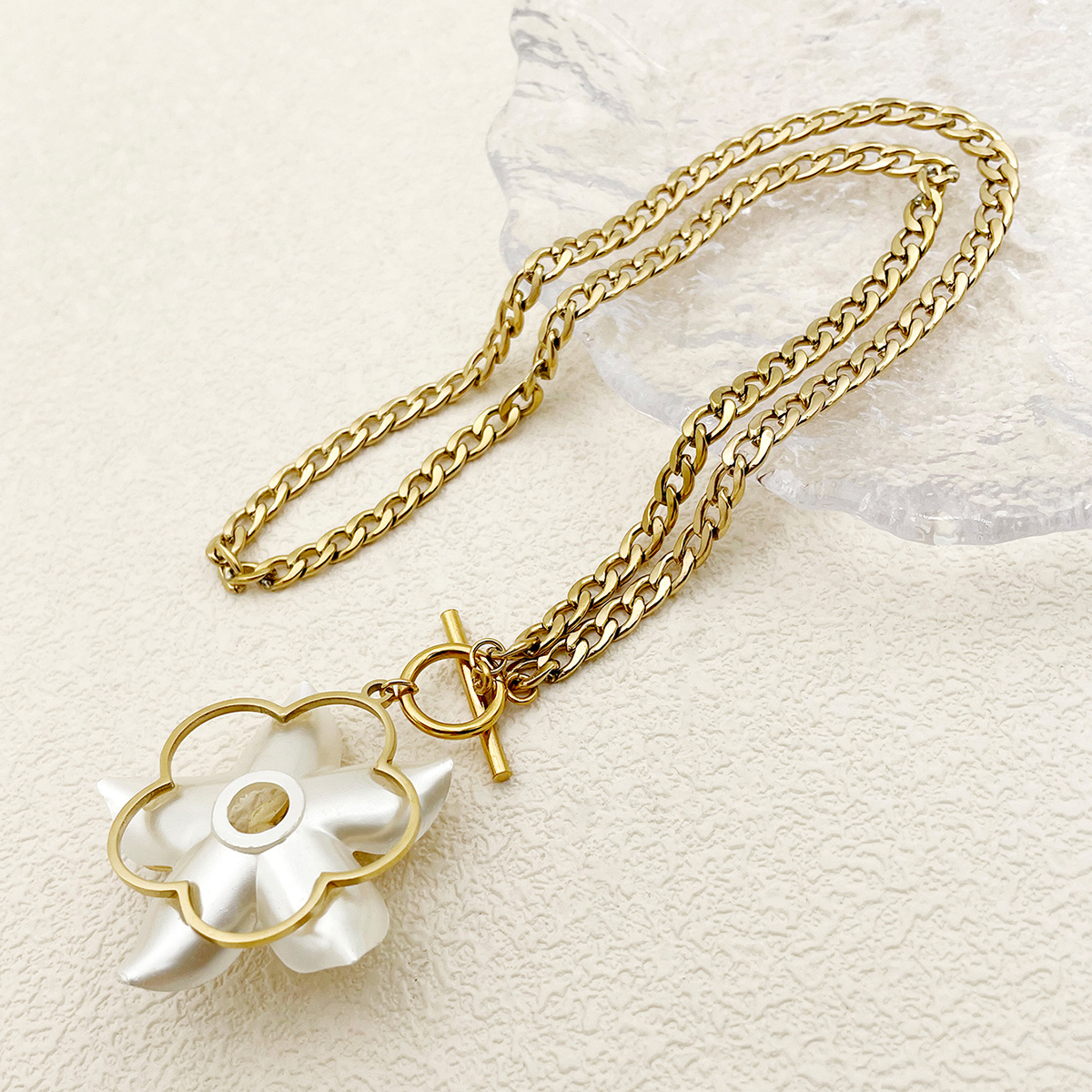 304 Stainless Steel 14K Gold Plated Classical Vintage Style Sweet Plating Flower Pearl Shell Pendant Necklace display picture 2