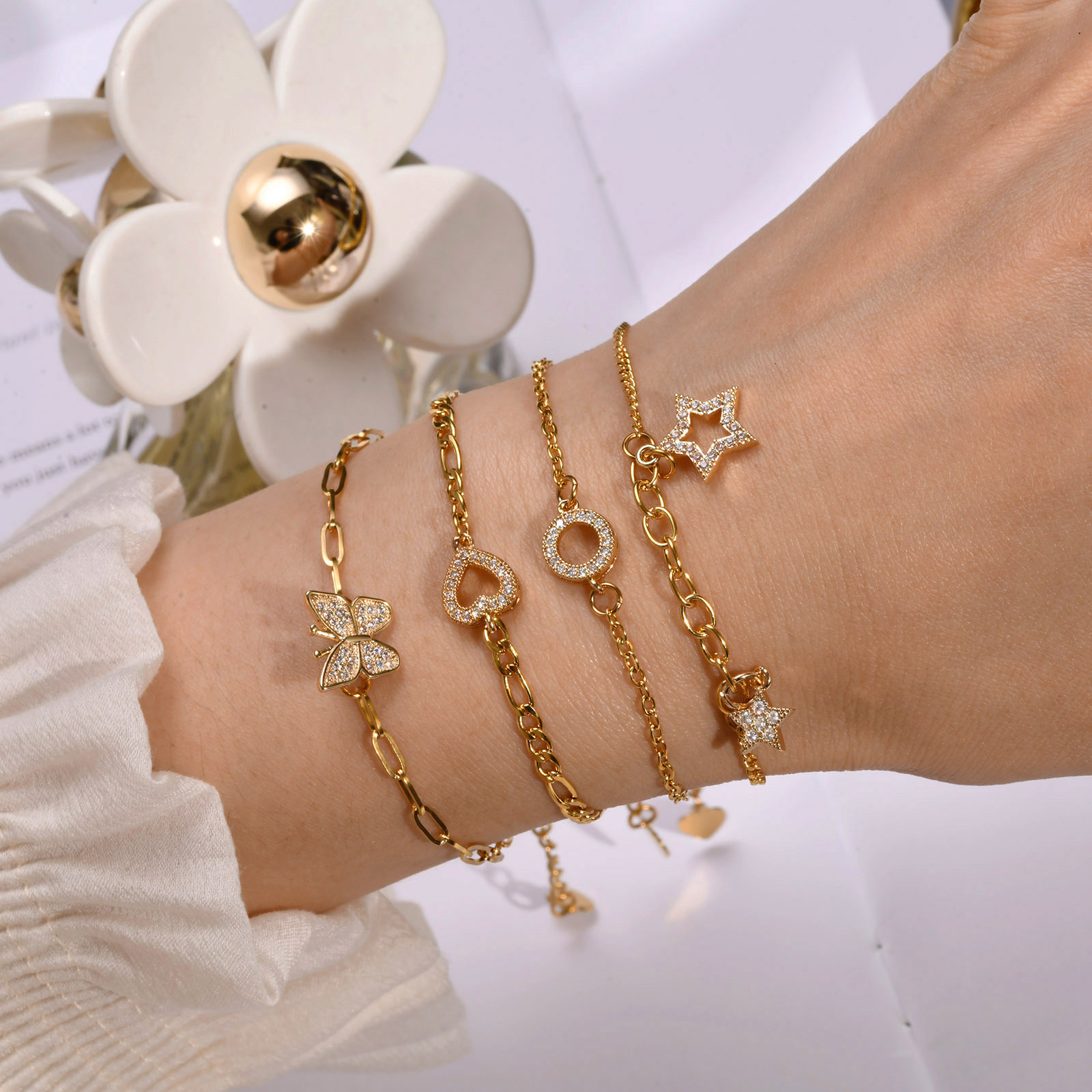 Copper Gold Plated Simple Style Star Butterfly Heart Shape Zircon Bracelets display picture 6
