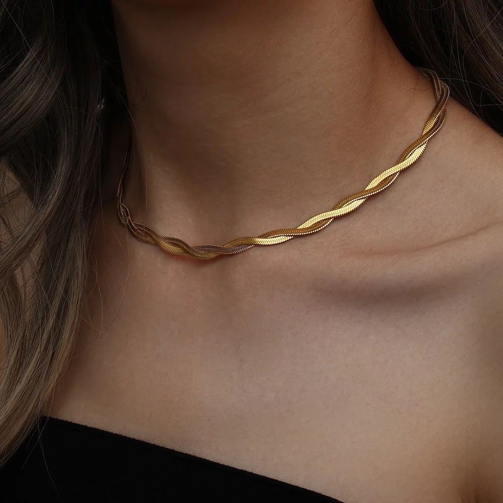 304 Stainless Steel 18K Gold Plated Luxurious Streetwear Plating Solid Color Necklace display picture 5
