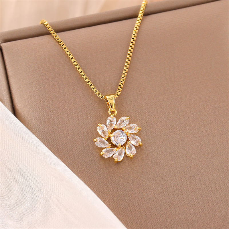 Stainless Steel 18K Gold Plated Sweet Plating Inlay Round Oval Heart Shape Artificial Diamond Pendant Necklace display picture 2