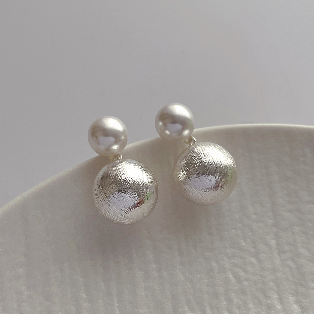 1 Pair Retro Simple Style Ball Imitation Pearl Alloy Earrings display picture 2