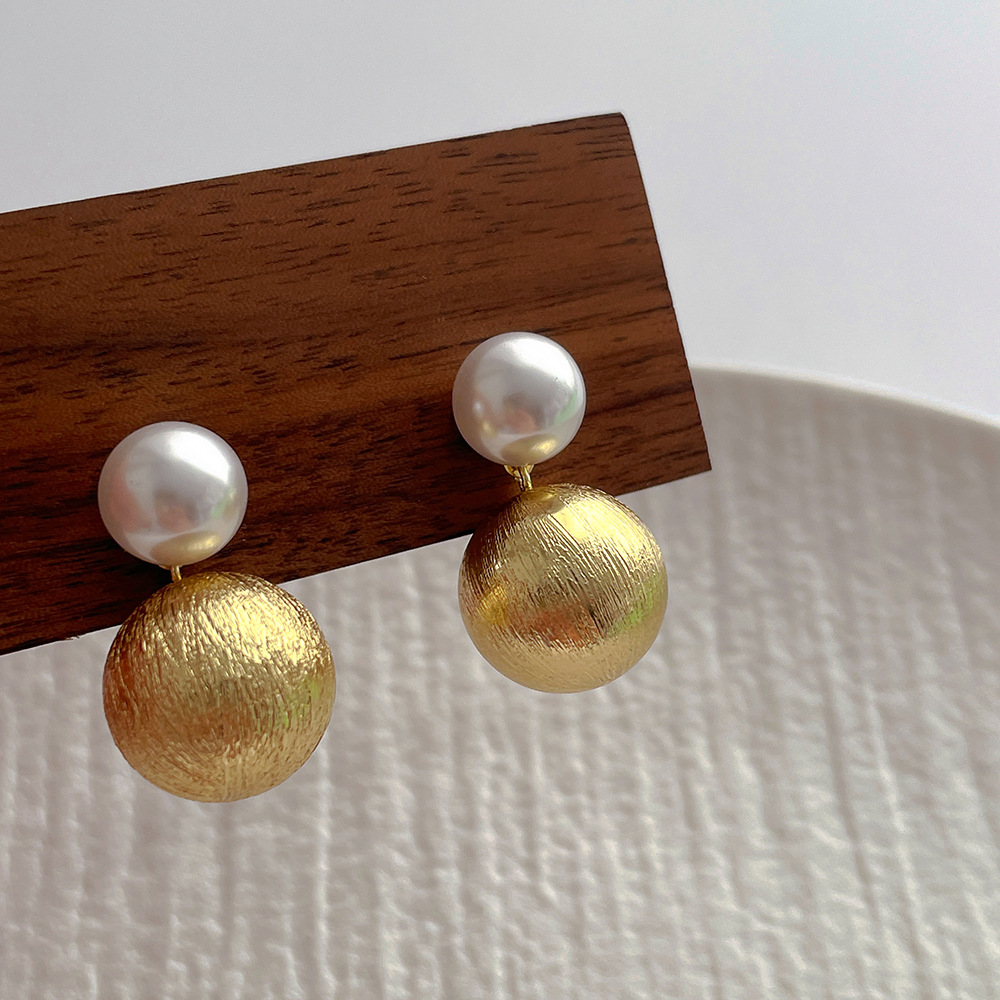 1 Pair Retro Simple Style Ball Imitation Pearl Alloy Earrings display picture 5