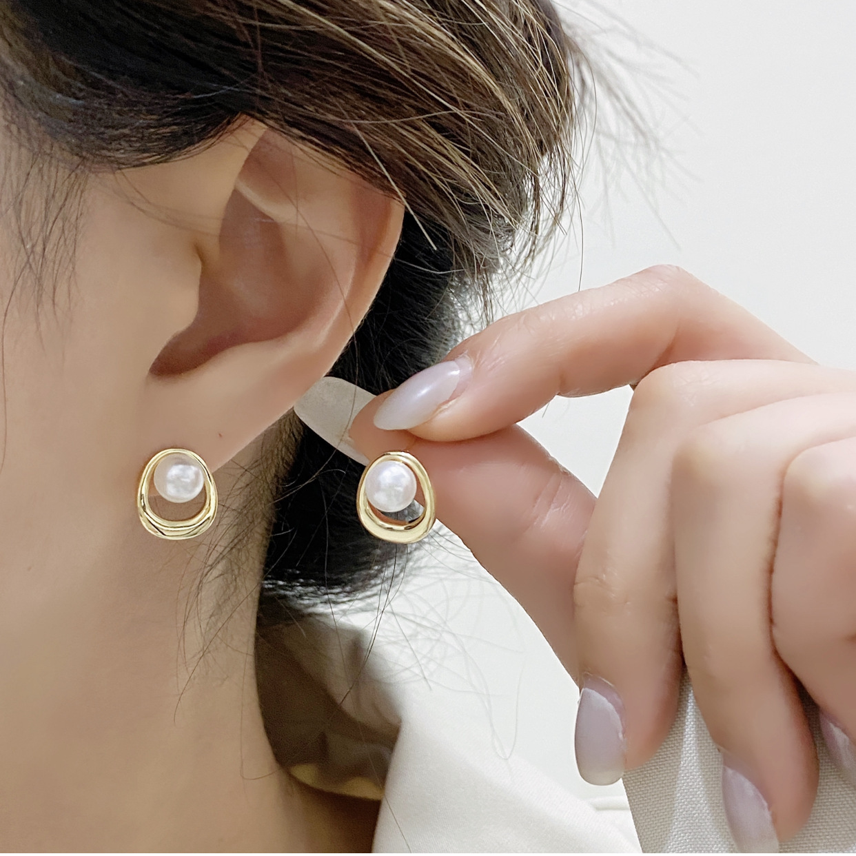 1 Pair Simple Style Commute Geometric Imitation Pearl Alloy Ear Studs display picture 2