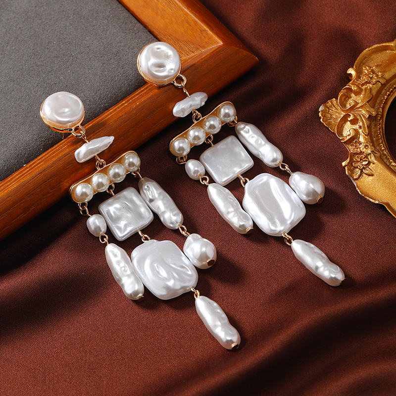 1 Pair Elegant Exaggerated Irregular Tassel Beaded Alloy Freshwater Pearl Drop Earrings display picture 1