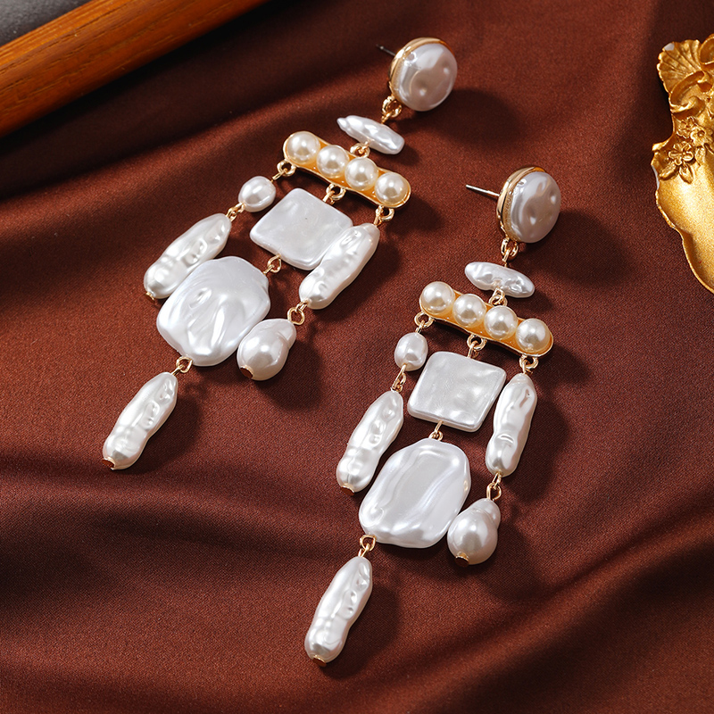 1 Pair Elegant Exaggerated Irregular Tassel Beaded Alloy Freshwater Pearl Drop Earrings display picture 3