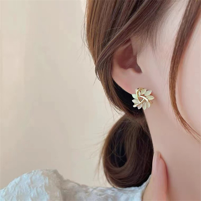 1 Pair Sweet Commute Petal Plating Hollow Out Inlay Alloy Opal Ear Studs display picture 1