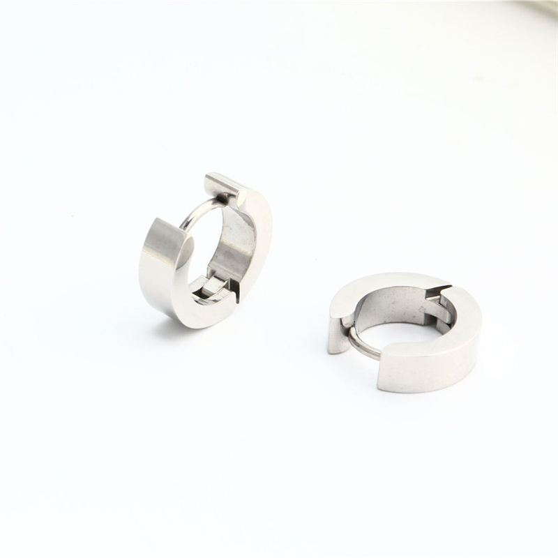 1 Pair Casual Simple Style Classic Style Round Plating 304 Stainless Steel Gold Plated Silver Plated Earrings display picture 2