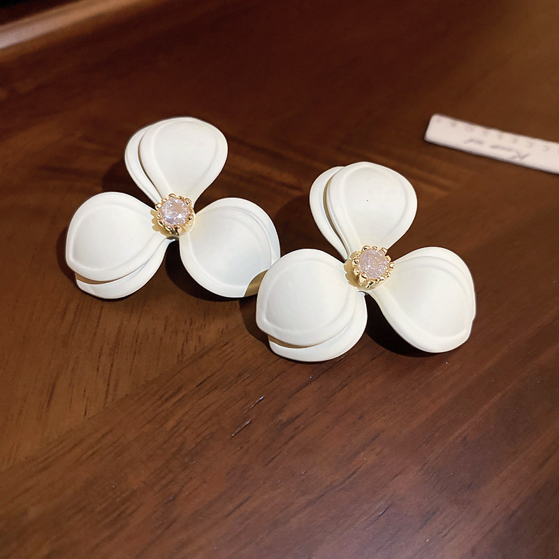 1 Pair Simple Style Flower Inlay Alloy Zircon Ear Studs display picture 4