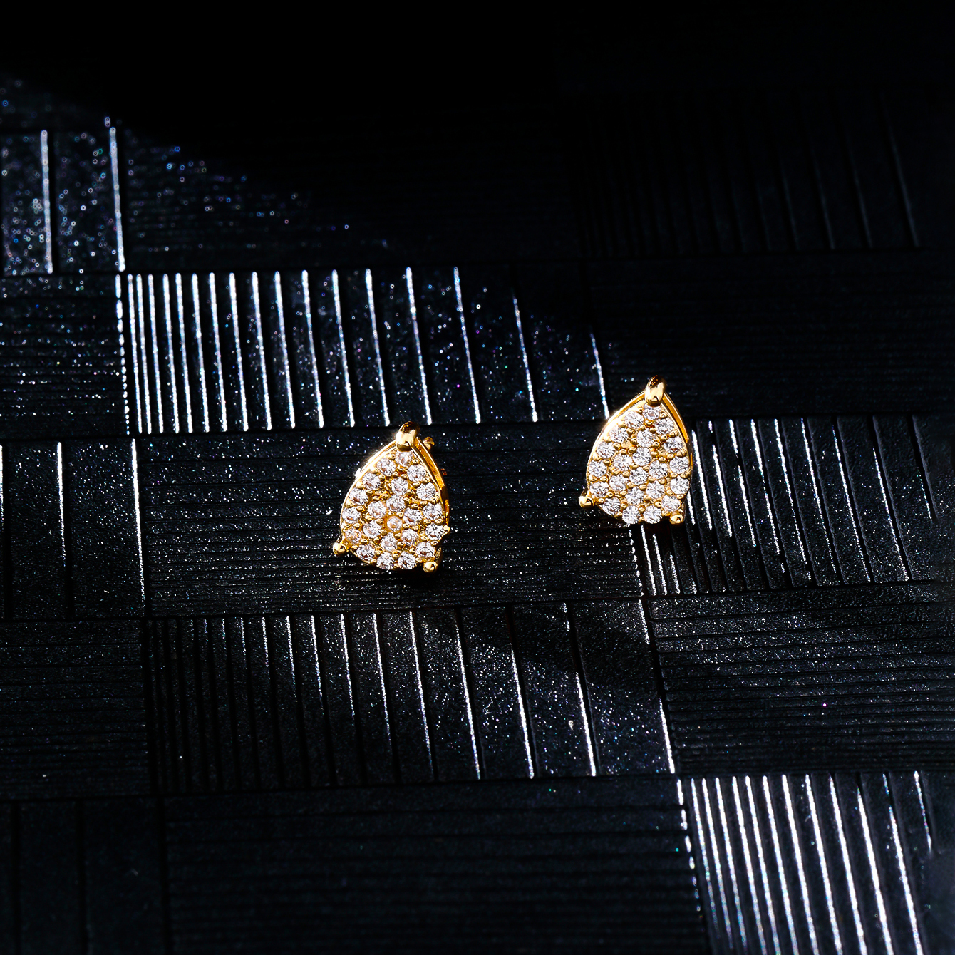 1 Pair Hip-Hop Cool Style Shiny Water Droplets Plating Inlay Copper Zircon Ear Studs display picture 3