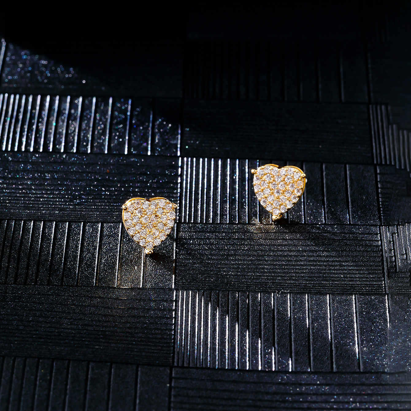1 Pair Hip-Hop Cool Style Shiny Heart Shape Plating Inlay Copper Zircon Ear Studs display picture 3
