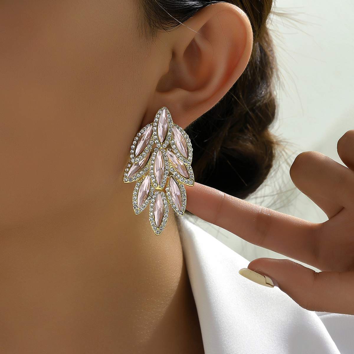 1 Pair Sweet Shiny Leaf Plating Inlay Copper Alloy Zinc Alloy Rhinestones 18K Gold Plated Drop Earrings display picture 5