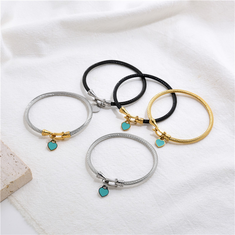 Simple Style Heart Shape Stainless Steel Plating Gold Plated Bangle display picture 7