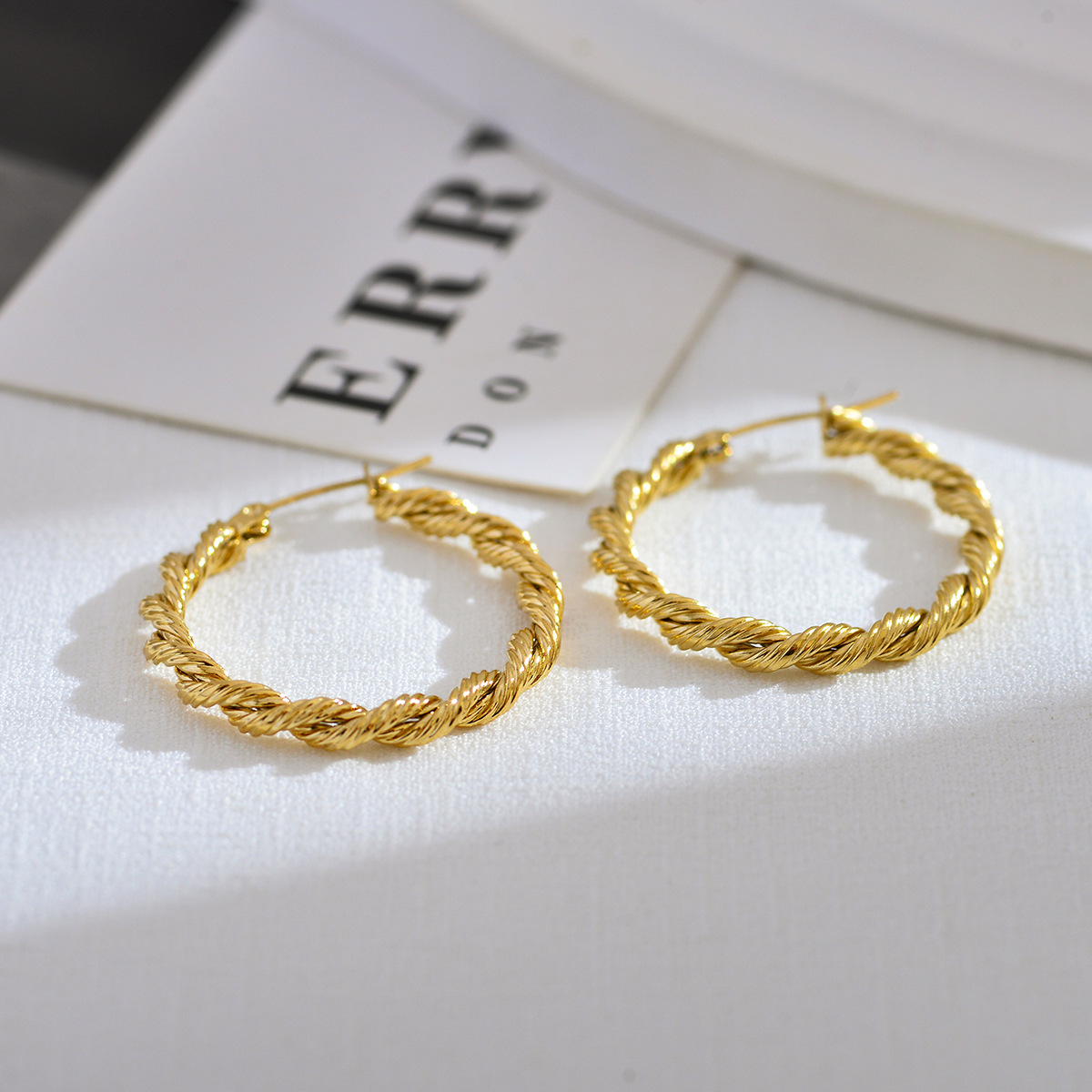 1 Pair Casual Streetwear Solid Color Stainless Steel 18k Gold Plated Hoop Earrings display picture 2