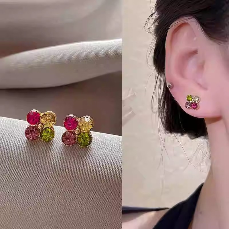 1 Pair Commute Korean Style Geometric Inlay Alloy Zircon Ear Studs display picture 1