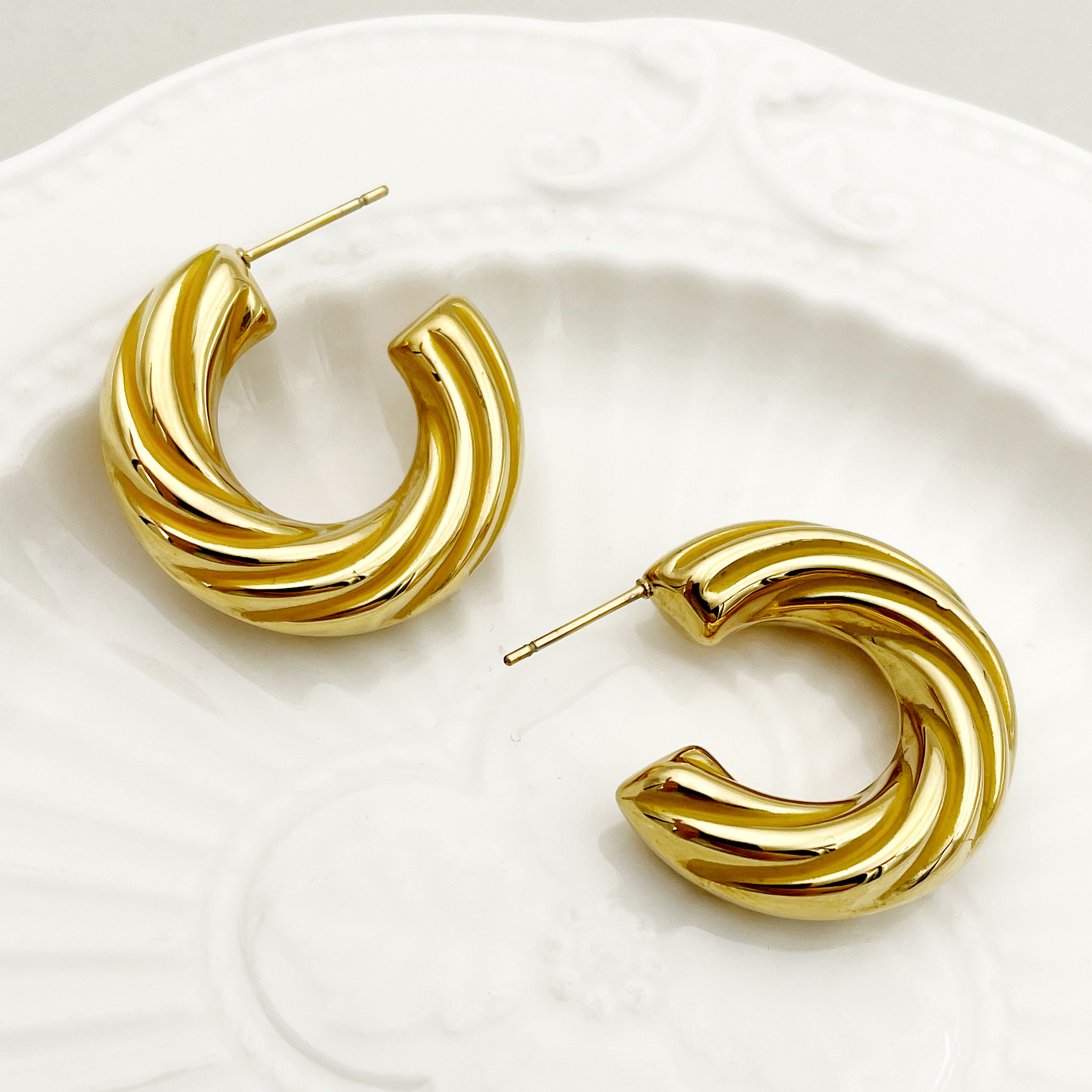 1 Pair Nordic Style Commute Spiral Stripe Enamel Plating Stainless Steel Gold Plated Ear Studs display picture 3