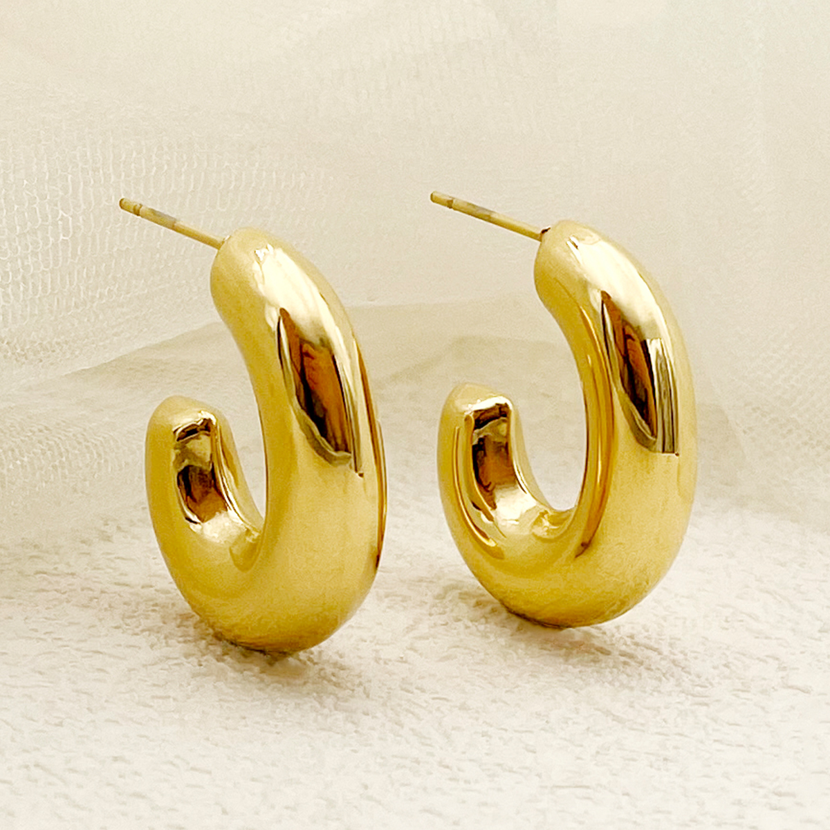 1 Pair Simple Style Commute Horns Plating 304 Stainless Steel Gold Plated Ear Studs display picture 1