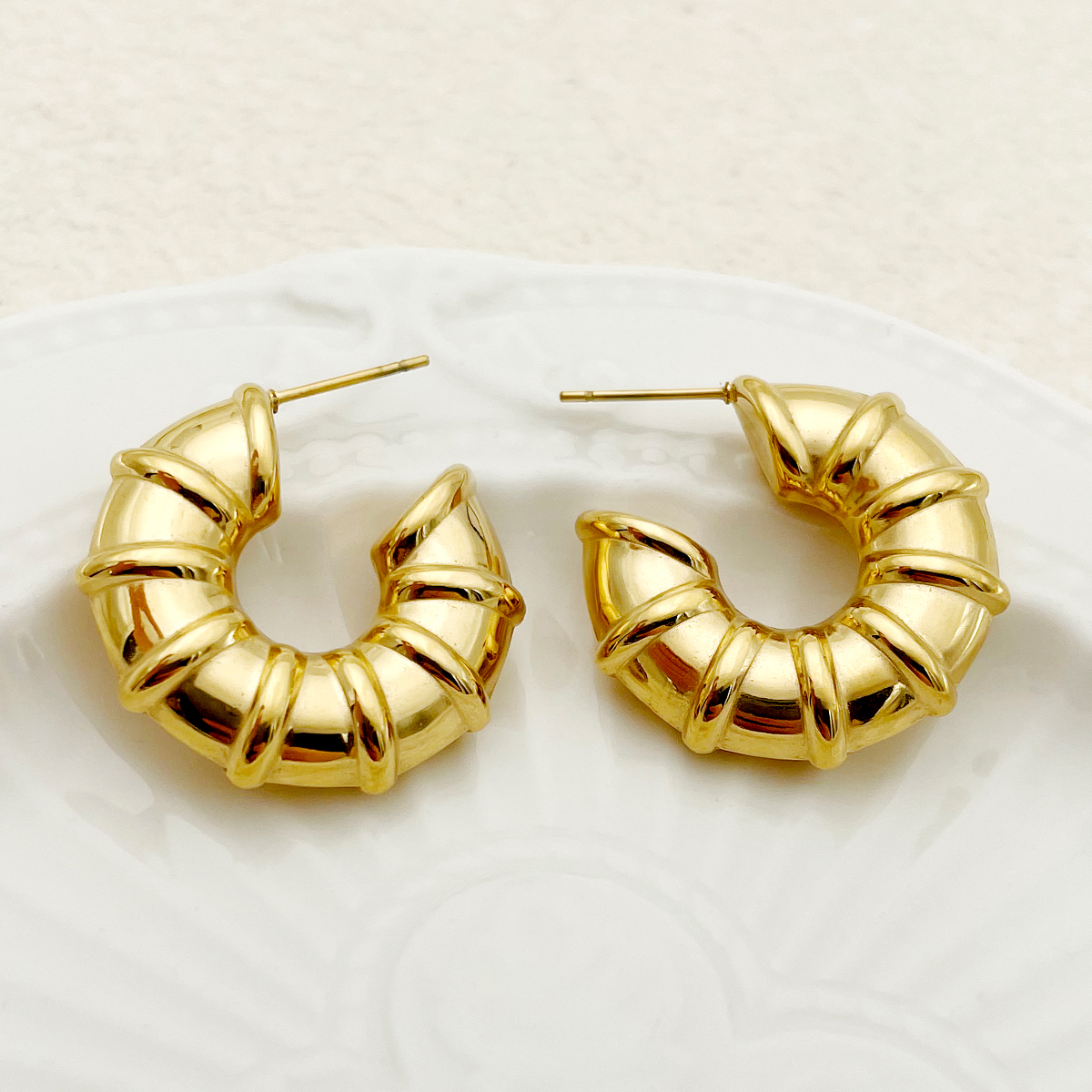 1 Pair Simple Style Commute Horns Plating 304 Stainless Steel Gold Plated Ear Studs display picture 4