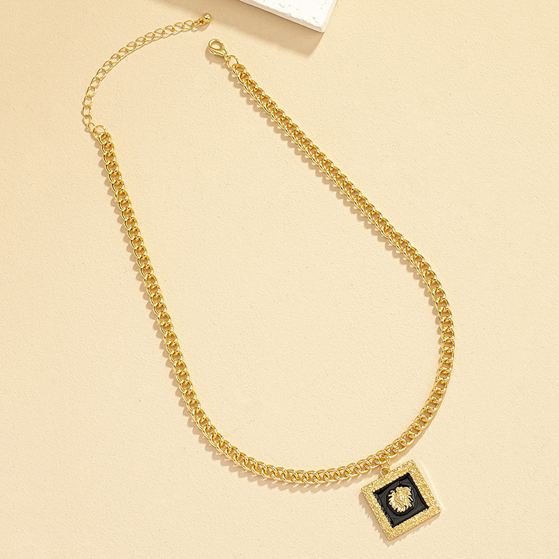 Retro Square Alloy Plating Gold Plated Women's Pendant Necklace display picture 4