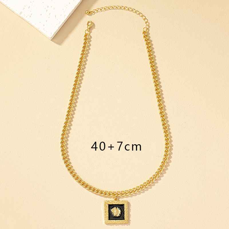 Retro Square Alloy Plating Gold Plated Women's Pendant Necklace display picture 5