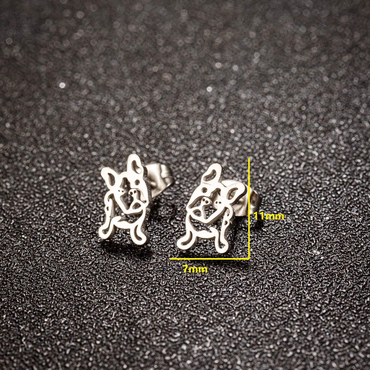 1 Pair Simple Style Animal Hollow Out Stainless Steel 18k Gold Plated Ear Studs display picture 2