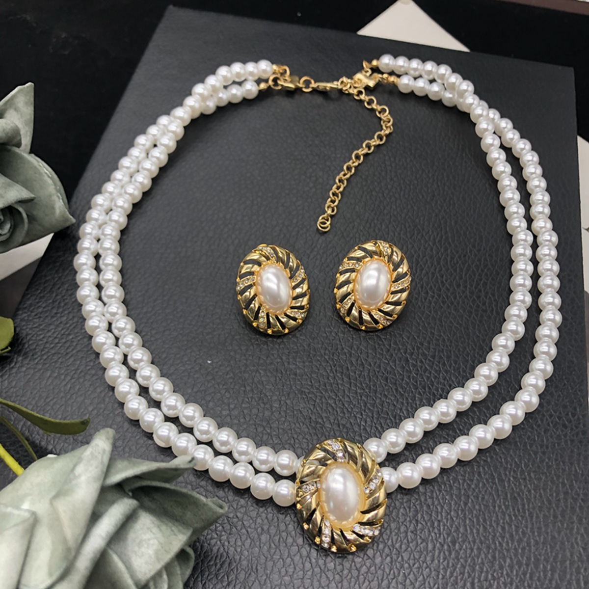 Rétro Ovale Perles Artificielles Alliage De Gros Des Boucles D'oreilles Collier display picture 4