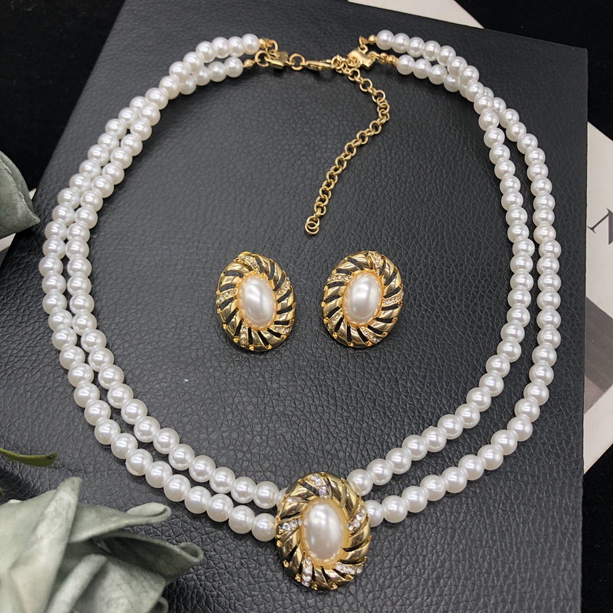Rétro Ovale Perles Artificielles Alliage De Gros Des Boucles D'oreilles Collier display picture 5