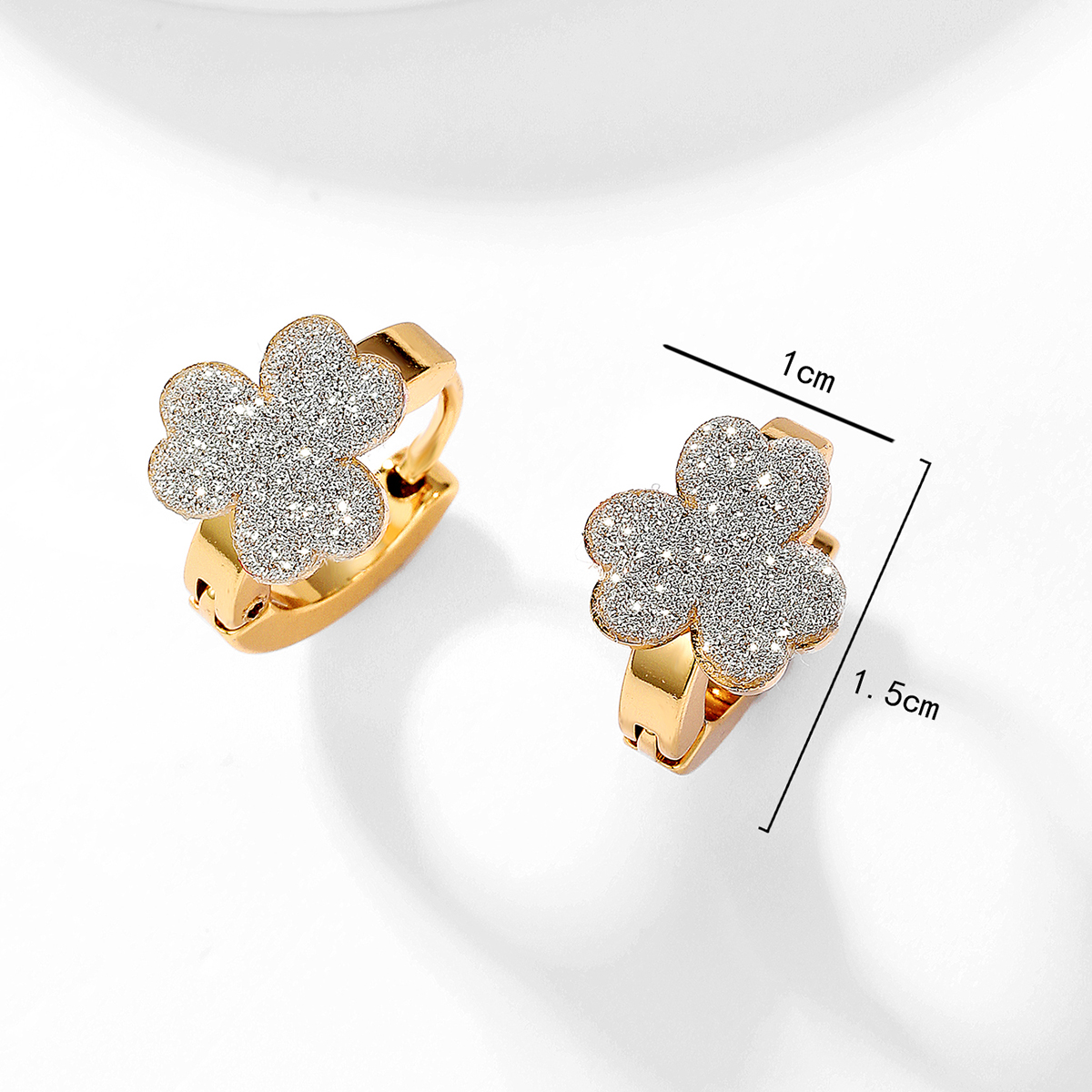 1 Pair IG Style Sweet Simple Style Shamrock Plating 201 Stainless Steel 18K Gold Plated Earrings display picture 3