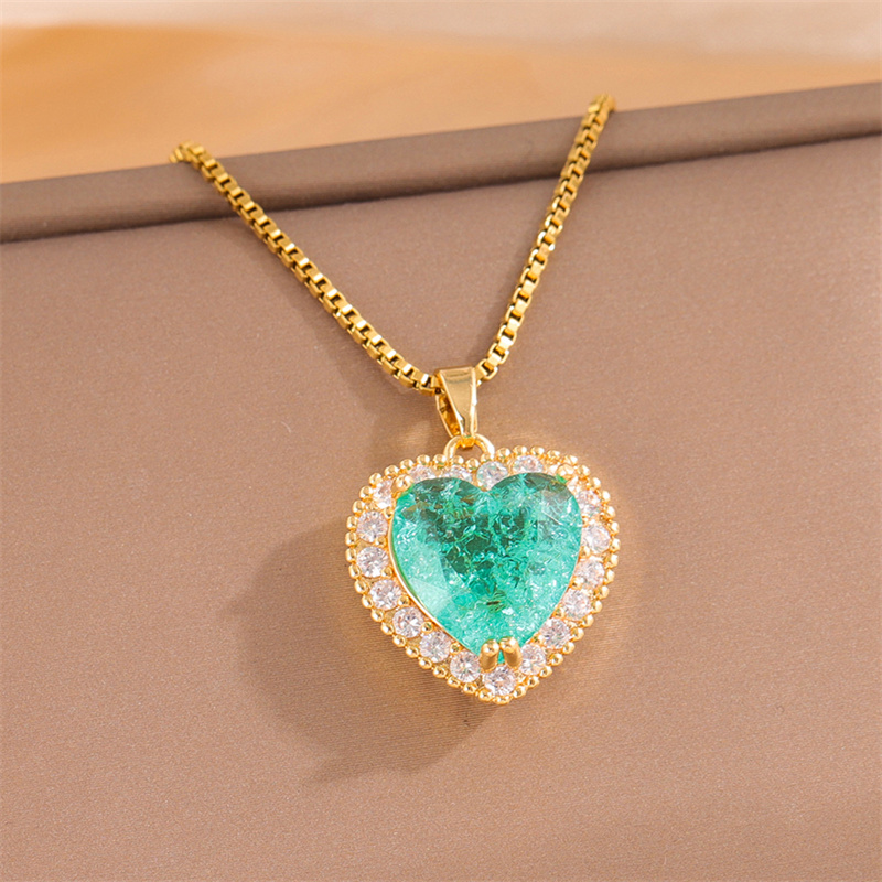 201 Stainless Steel 18K Gold Plated Sweet Plating Inlay Round Oval Heart Shape Artificial Diamond Pendant Necklace display picture 6