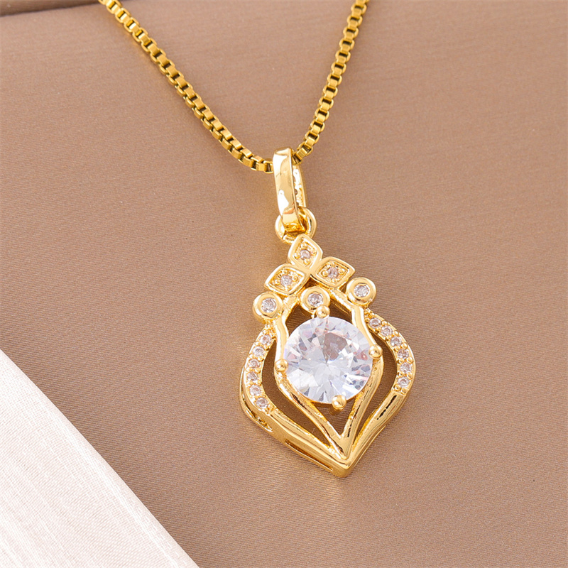 201 Stainless Steel 18K Gold Plated Sweet Plating Inlay Round Oval Heart Shape Artificial Diamond Pendant Necklace display picture 29