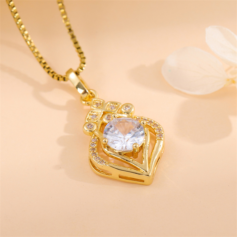 201 Stainless Steel 18K Gold Plated Sweet Plating Inlay Round Oval Heart Shape Artificial Diamond Pendant Necklace display picture 30