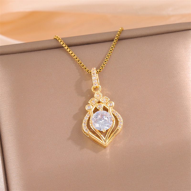 201 Stainless Steel 18K Gold Plated Sweet Plating Inlay Round Oval Heart Shape Artificial Diamond Pendant Necklace display picture 32